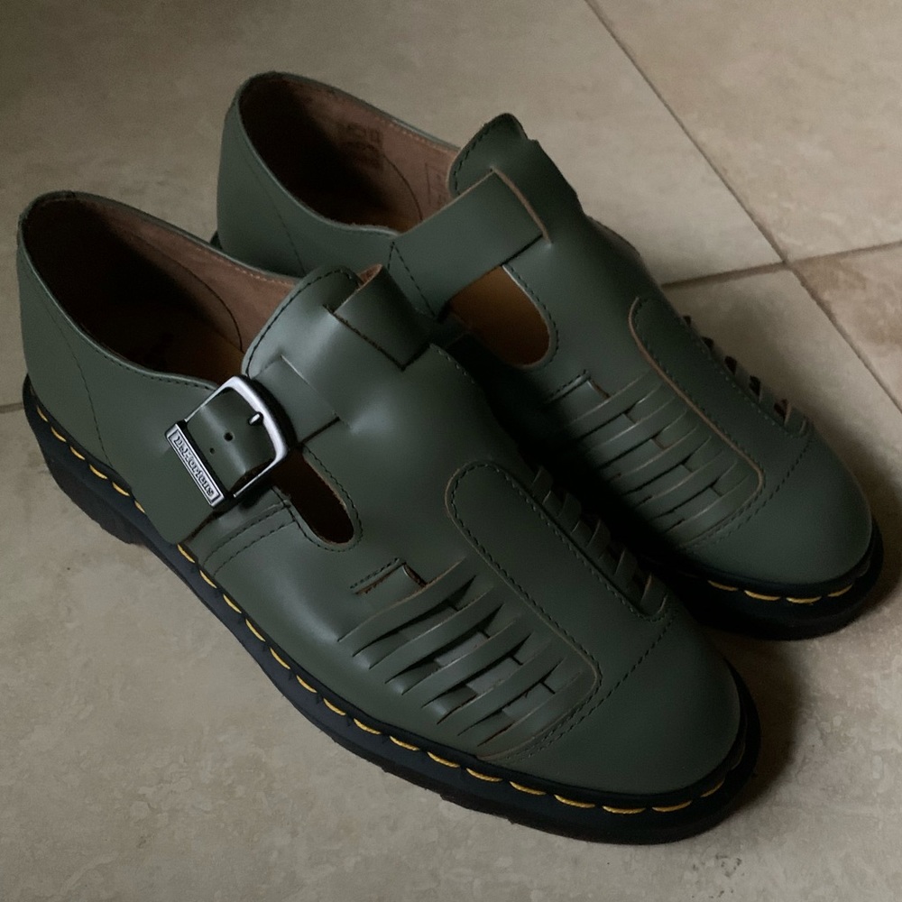 Dr martens MICA shoes in Khaki/green in size UK 9/US 10